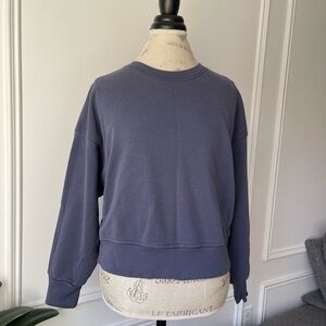 4/$24 🧡 Uniqlo Blue Cropped Sweatshirt